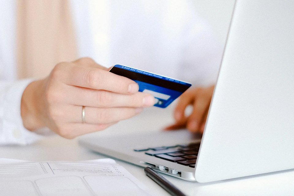 Don’t Fall for the Glimmer: Spot and Avoid Advance Fee Fraud